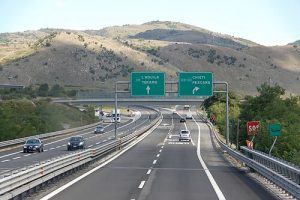 Італія: введені нові обмеження для вантажівок на автострадах A24 і A25