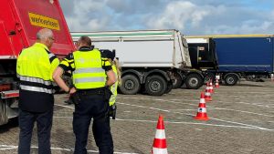 В Нідерландах проведено дві перевірки вантажівок