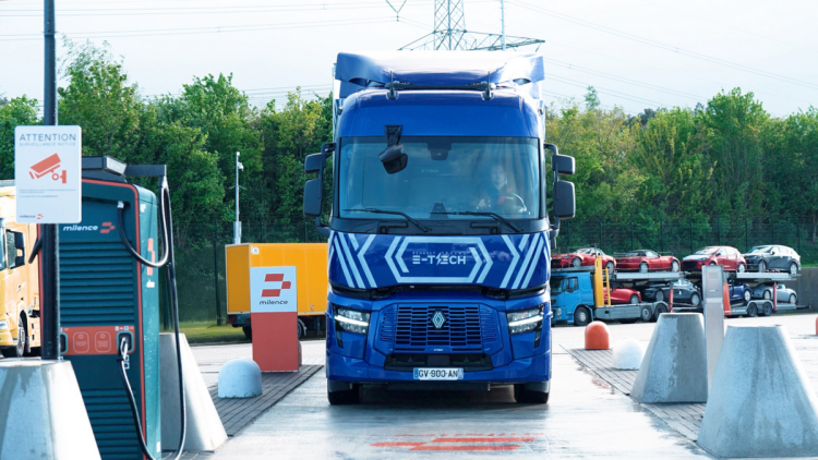 Renault Trucks представила онлайн-карту з точками зарядки для електровантажівок по всій Європі
