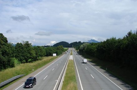 Австрия: перевозчики требуют заморозить тарифы дорожных сборов и ввести ночное ограничение скорости 80 км/ч