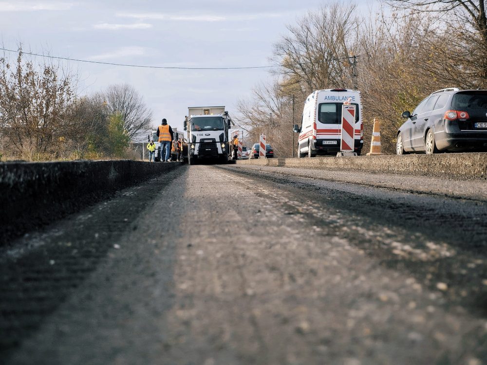 В Черновицкой области ремонтируют участки дороги Н-10