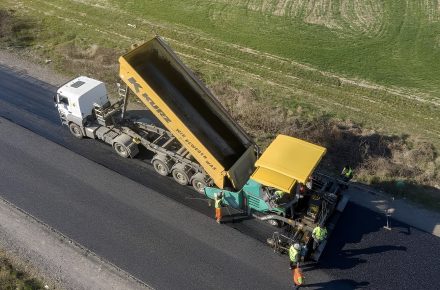 На дорогах Украины ликвидировано 4,5 млн кв м дефектов дорожного покрытия