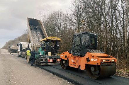 Завершается ремонт региональной дороги на Житомирщине