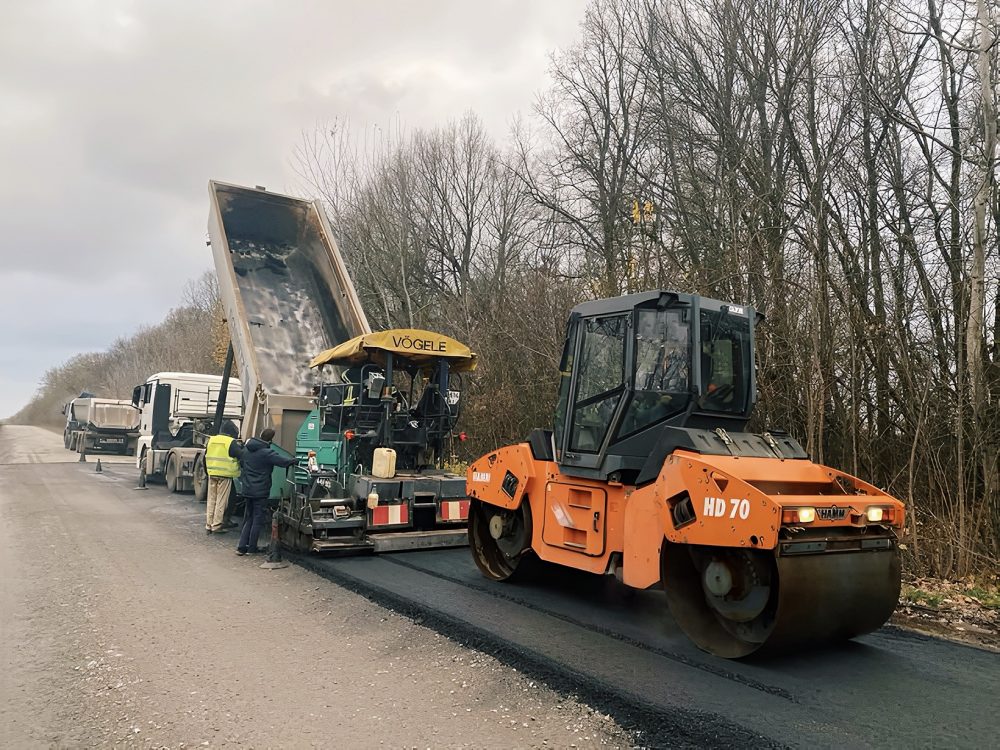 Завершается ремонт региональной дороги на Житомирщине