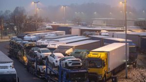 Німеччина: ризик аварій через нестачу парковок для вантажівок зростає