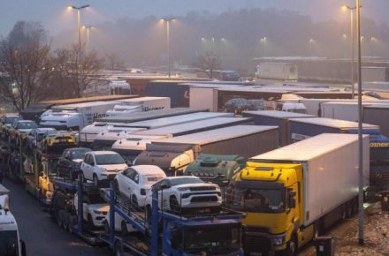 Германия: риск аварий из-за нехватки парковок для грузовиков растет