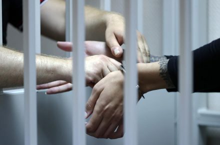 Нидерланды: женщину осудили на три года за торговлю людьми и отмывание денег на Балканском маршруте