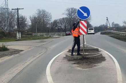 На дороге Н-03 Житомир – Черновцы обновляют «островки безопасности»