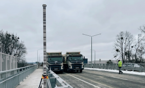 На дороге М-10 Львов – Краковец проводят испытание нового моста