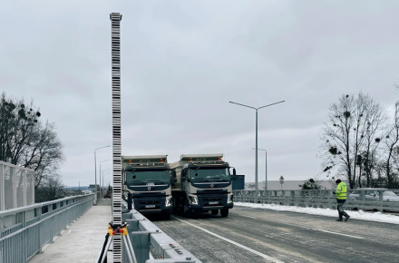 На дороге М-10 Львов – Краковец проводят испытание нового моста