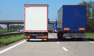 Италия: скандал из-за запрета обгона грузовиков на А1