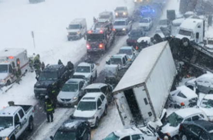 США: около 45 автомобилей столкнулись на межштатной автомагистрали в Индиане