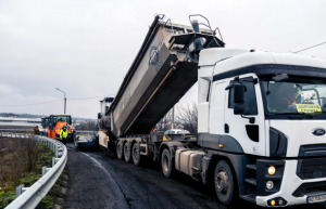 Поблизу Чернівців триває ремонт дороги М-19