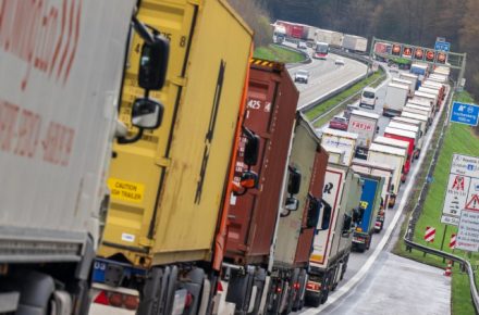 Германия: австрийская блочная обработка грузовиков привела к образованию 46-километровой пробки