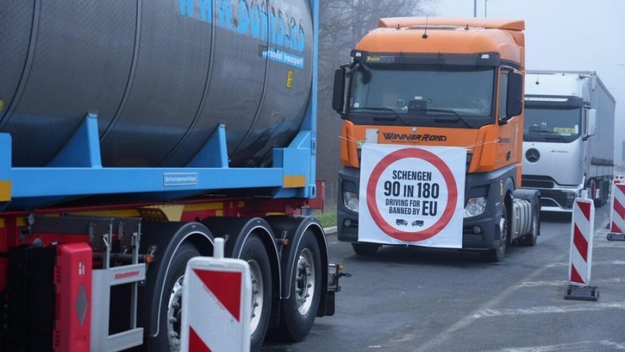 Оценен ущерб от блокады водителями грузовиков границы ЕС в Сербии