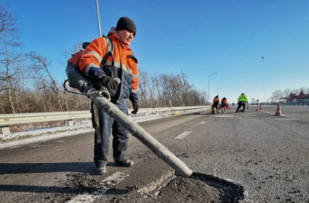 На дорогах госзначения ликвидируют ямы