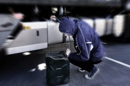 Швеция: воры украли 1300 литров дизельного топлива у спящих водителей