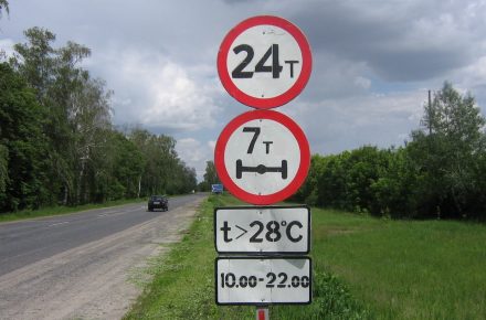 Дороги без знаков: как применяется норма 24 тонны и почему это оспаривается