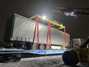 «Укрзалізниця» вперше відправила контейнерний поїзд по маршруту Львів - Фенішлитка