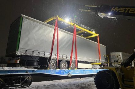 «Укрзализныця» впервые отправила контрейлерный поезд по маршруту Львов - Фенишлитке