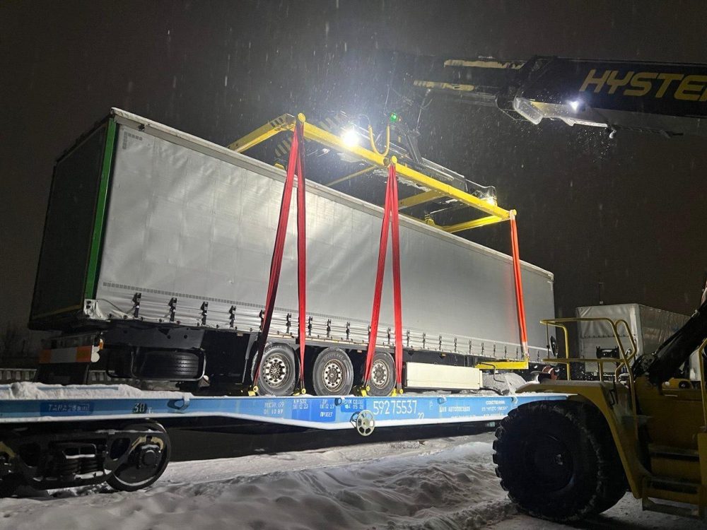 «Укрзализныця» впервые отправила контрейлерный поезд по маршруту Львов - Фенишлитке