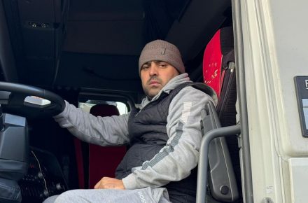 Нидерланды: водитель 12 дней живет в кабине и бастует из-за невыплаты зарплаты литовским перевозчиком