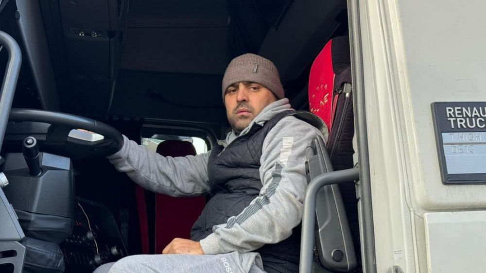 Нидерланды: водитель 12 дней живет в кабине и бастует из-за невыплаты зарплаты литовским перевозчиком