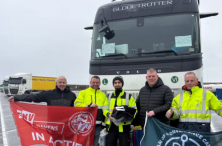 Нидерланды: еще один водитель литовского перевозчика объявил забастовку из-за отсутствия зарплаты