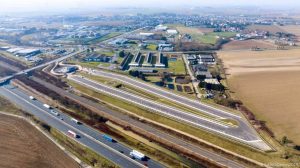 Франція: відкрита сучасна парковка для вантажівок Bapaume Truck House A1