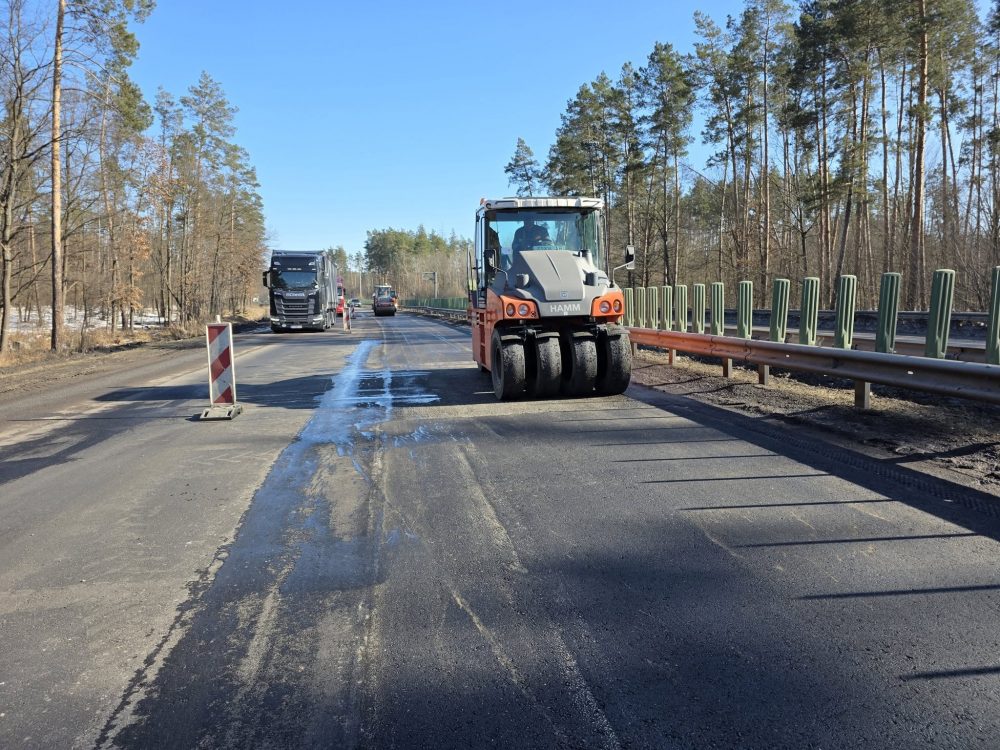 Продолжается ликвидация аварийной ямочности на дорогах государственного значения