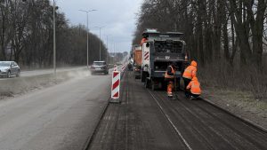 За сутки специалисты ликвидировали 90 тыс. кв м повреждений на дорогах