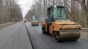 Специалисты восстановили еще 89 тыс. кв м дорожного покрытия