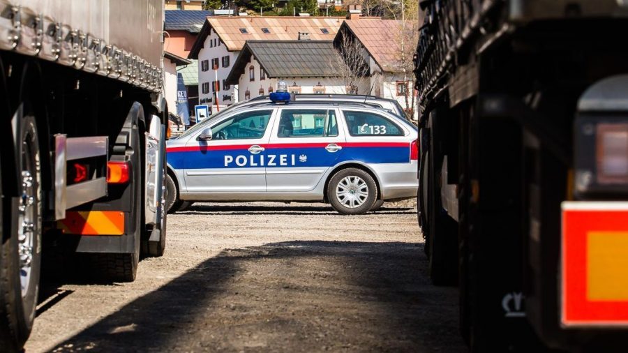 Тироль: задержан водитель грузовика с сотнями нарушений РТО