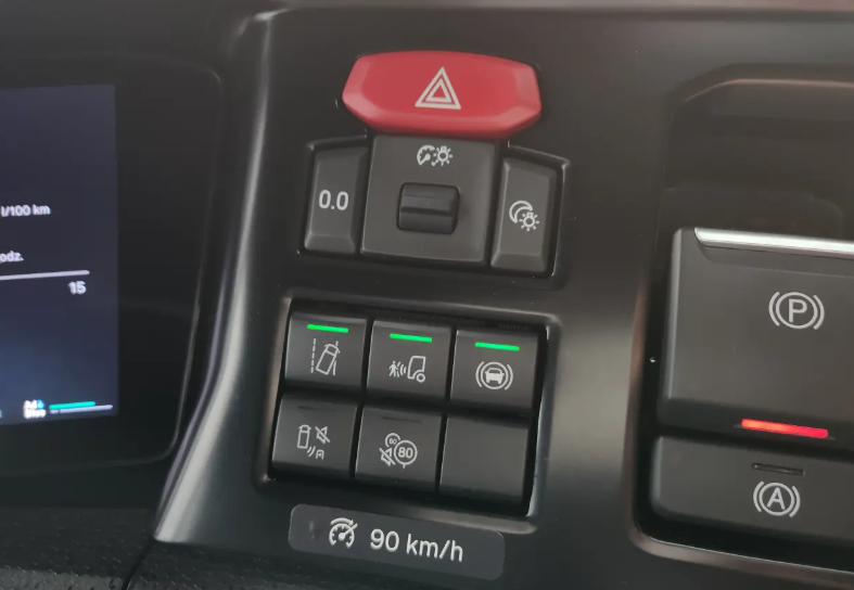 Германия: большинство водителей грузовиков отключают системы помощи