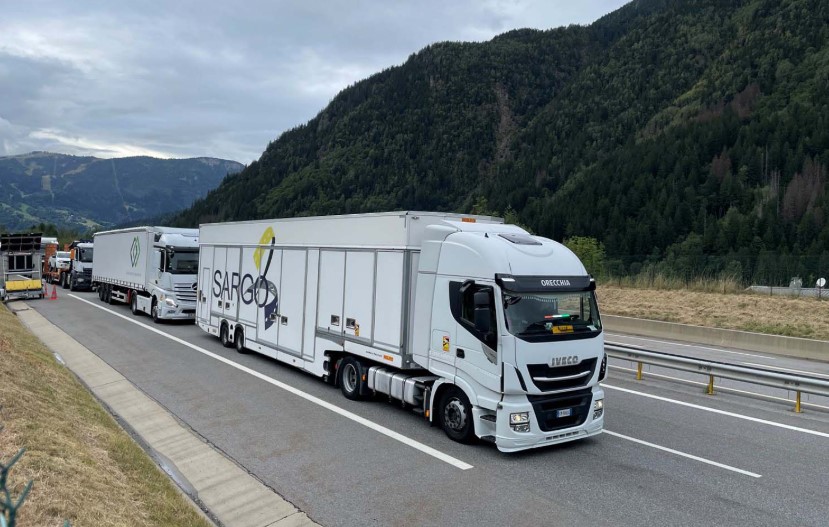 Перед тоннелем Монблан образовалась огромная пробка: время ожидания увеличилось до 1,5 часов