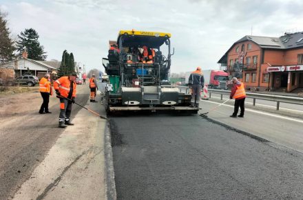 Продовжуються поточні ремонти на дорогах державного значення