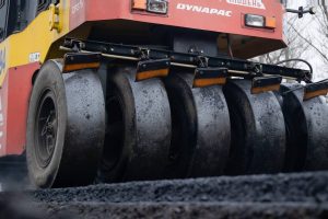 В Днепропетровской области восстановлено около 100 тыс. кв м дорожного покрытия