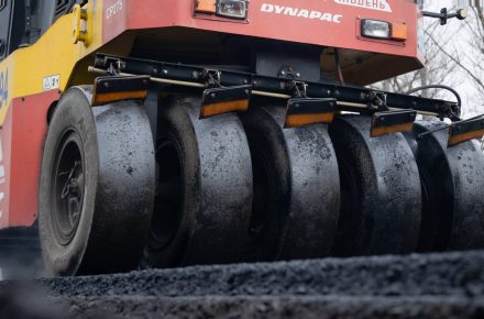 У Дніпропетровській області відновлено близько 100 тис. кв. м дорожнього покриття.