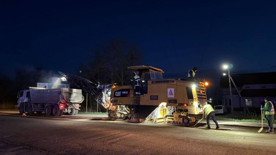 Протягом минулої доби фахівці відновили 125 тис. кв. м дорожнього покриття