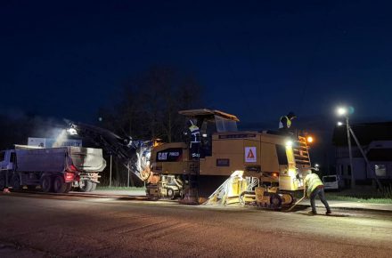 За прошедшие сутки специалисты восстановили 125 тыс. кв м дорожного покрытия