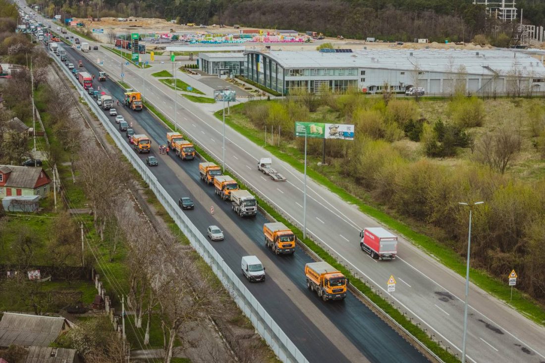 Найбільший обсяг робіт виконується на автошляху М-03 Київ - Харків - Довжанський
