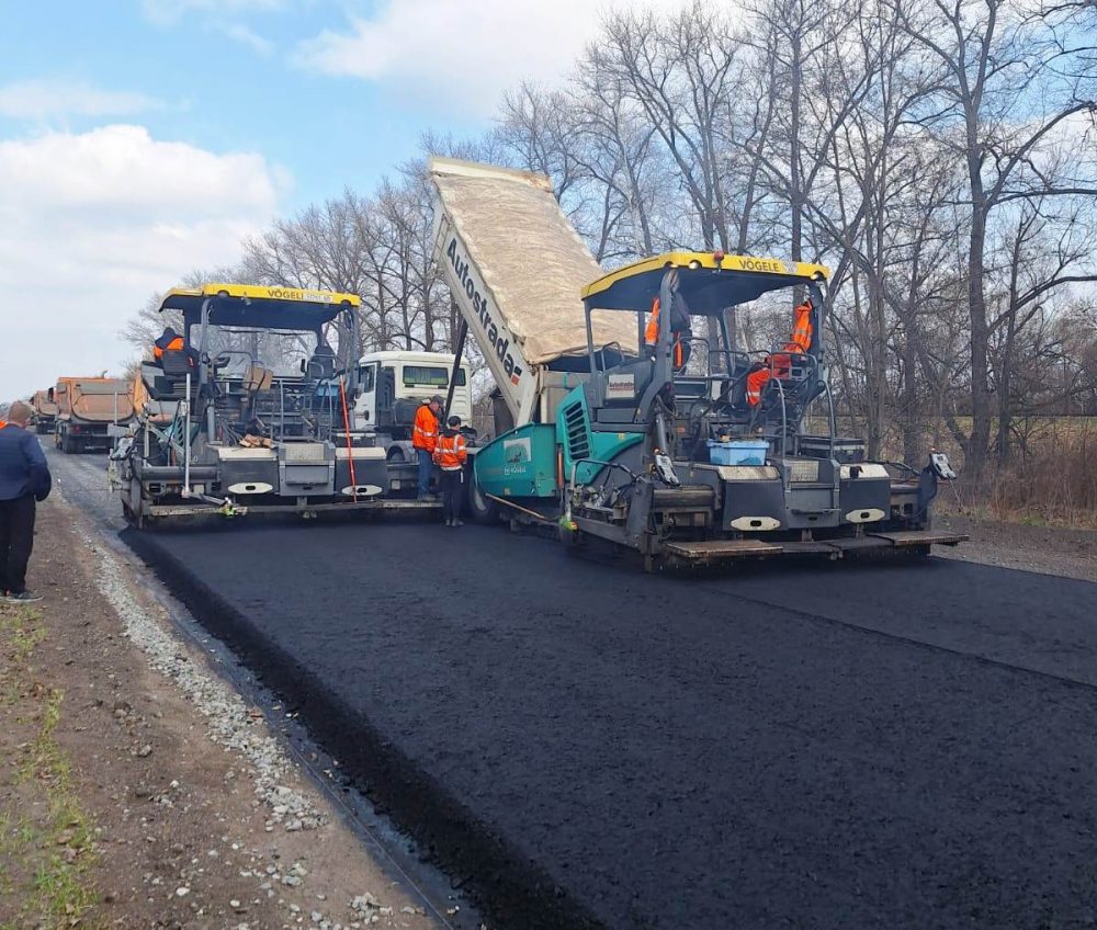 Восстановлено еще 85 тыс. кв м покрытия на дорогах Украины