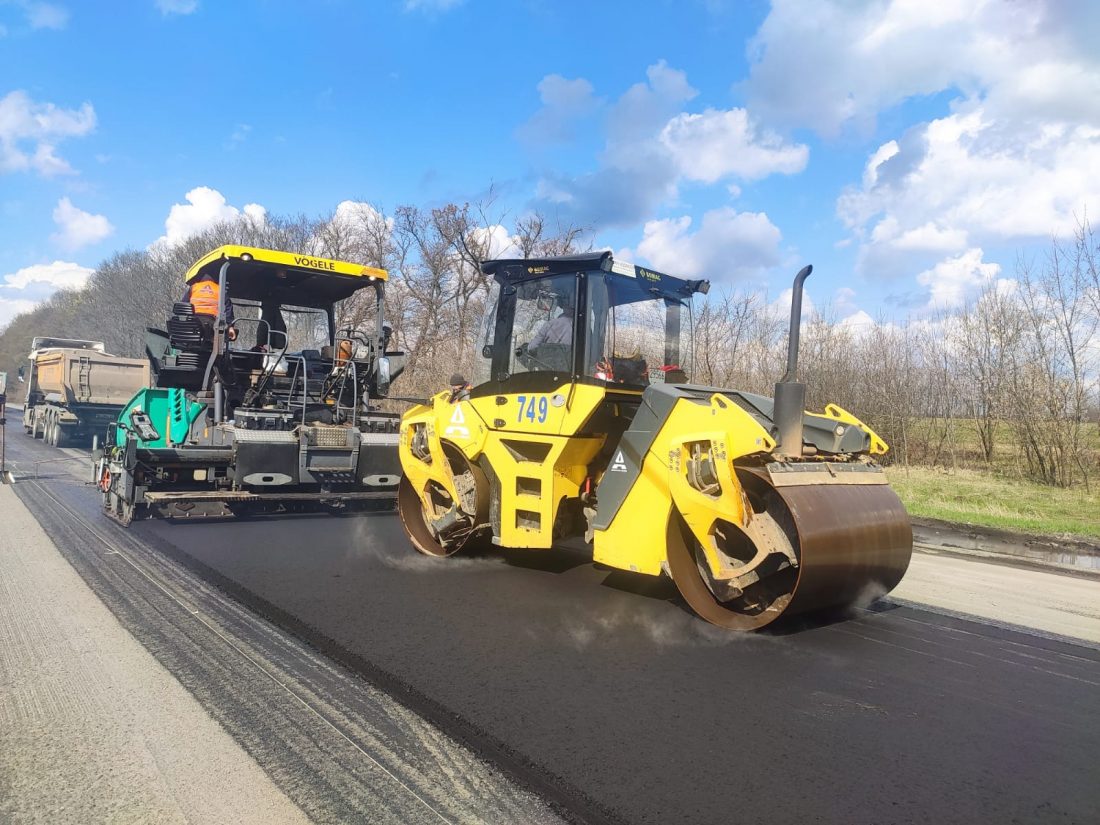 Поточні ремонтні роботи на дорогах державного значення: за добу відновлено 91 тис. м² дорожнього покриття