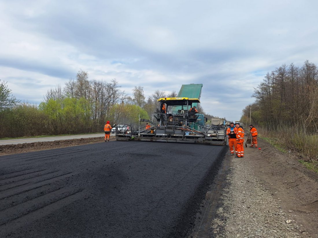 Поточні ремонти на трасах: з початку року усунуто понад 4,2 млн м² пошкоджень дорожнього покриття