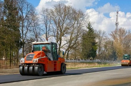 За сутки специалисты ликвидировали 130 тыс. кв м дорожных повреждений