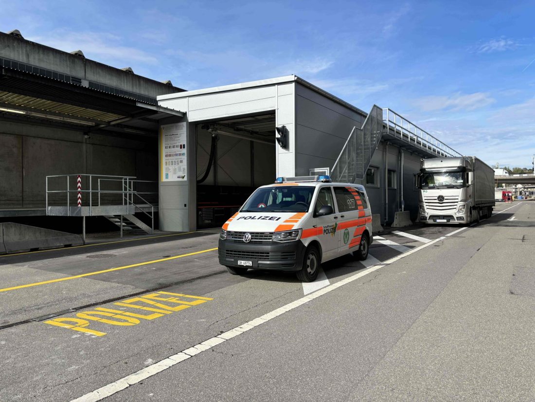 У Швейцарії затримали водія вантажівки, який перебував за кермом понад 27 годин без перерви