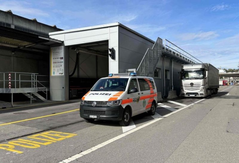 В Швейцарии задержали водителя грузовика, который находился за рулем более 27 часов без перерыва