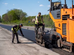 Протягом минулої доби фахівці відновили ще 223 тис. м² дорожнього покриття