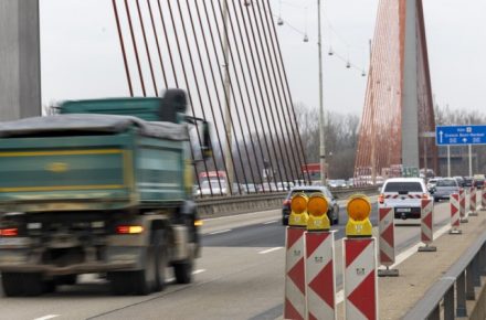 Німеччина: міст через Рейн в Бонн-Норд з новою системою контролю ваги вантажівок