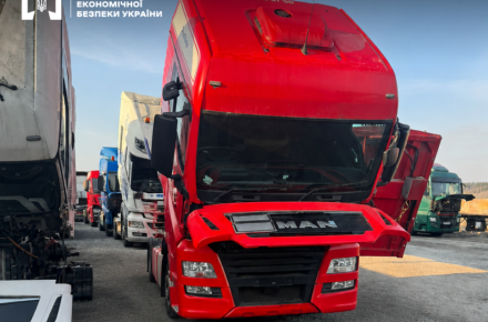 Житель Тернопільської області займався контрабандою автомобілів під видом гуманітарної допомоги